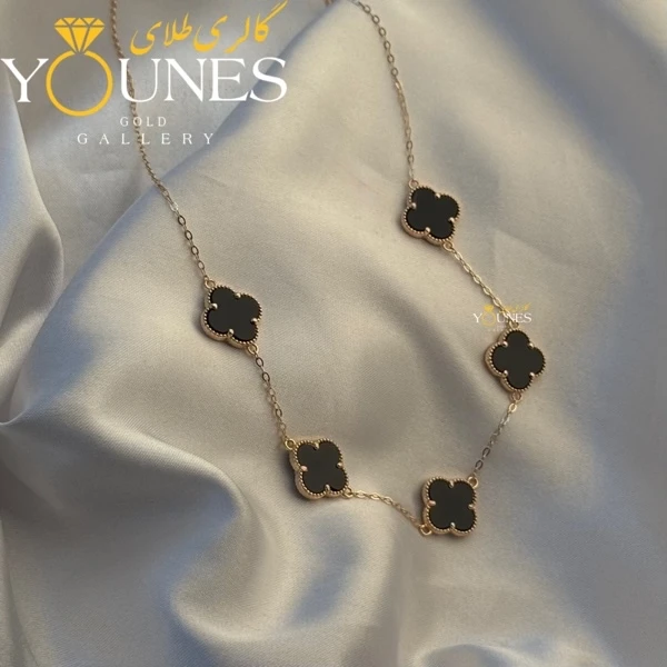 تصویر دوم گردنبند ونکلیف مشکی طلا